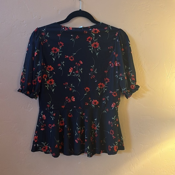 black and red floral blouse - Picture 4 of 4